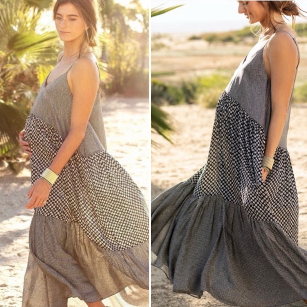 Flowy Gray and Black Maxi Dress
